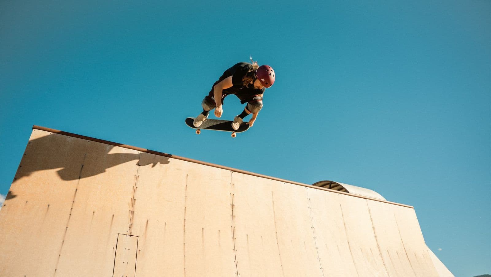 A skater at the top of a ramp
